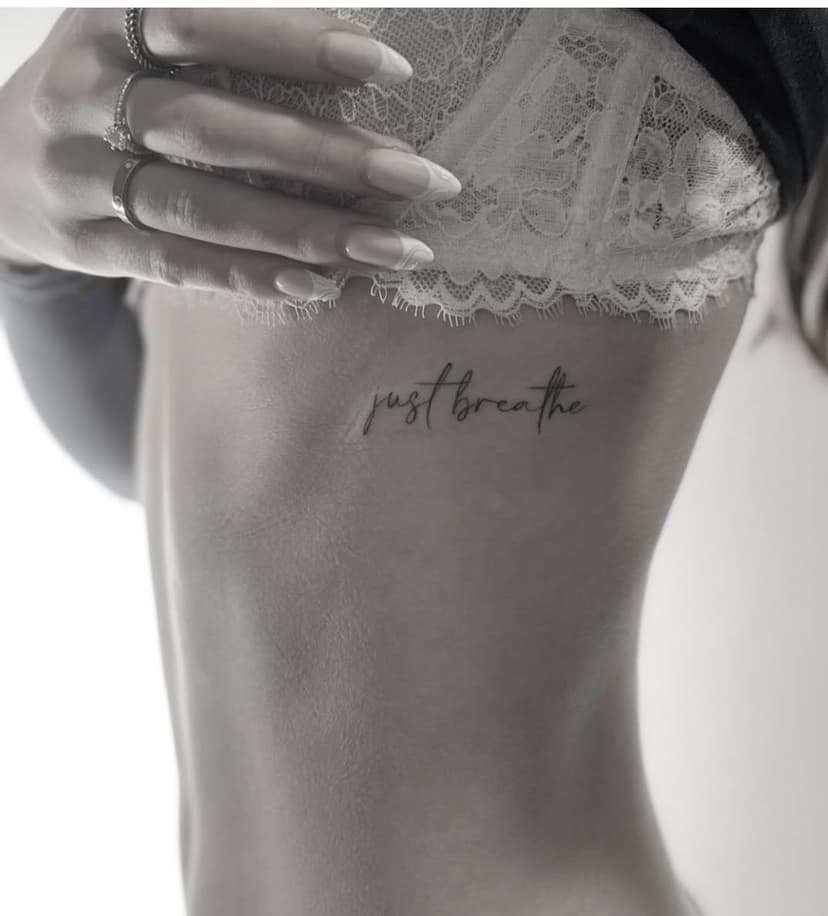 Just Breathe Lettering — Fineline Tattoo Idee von Noelle bei Electric07