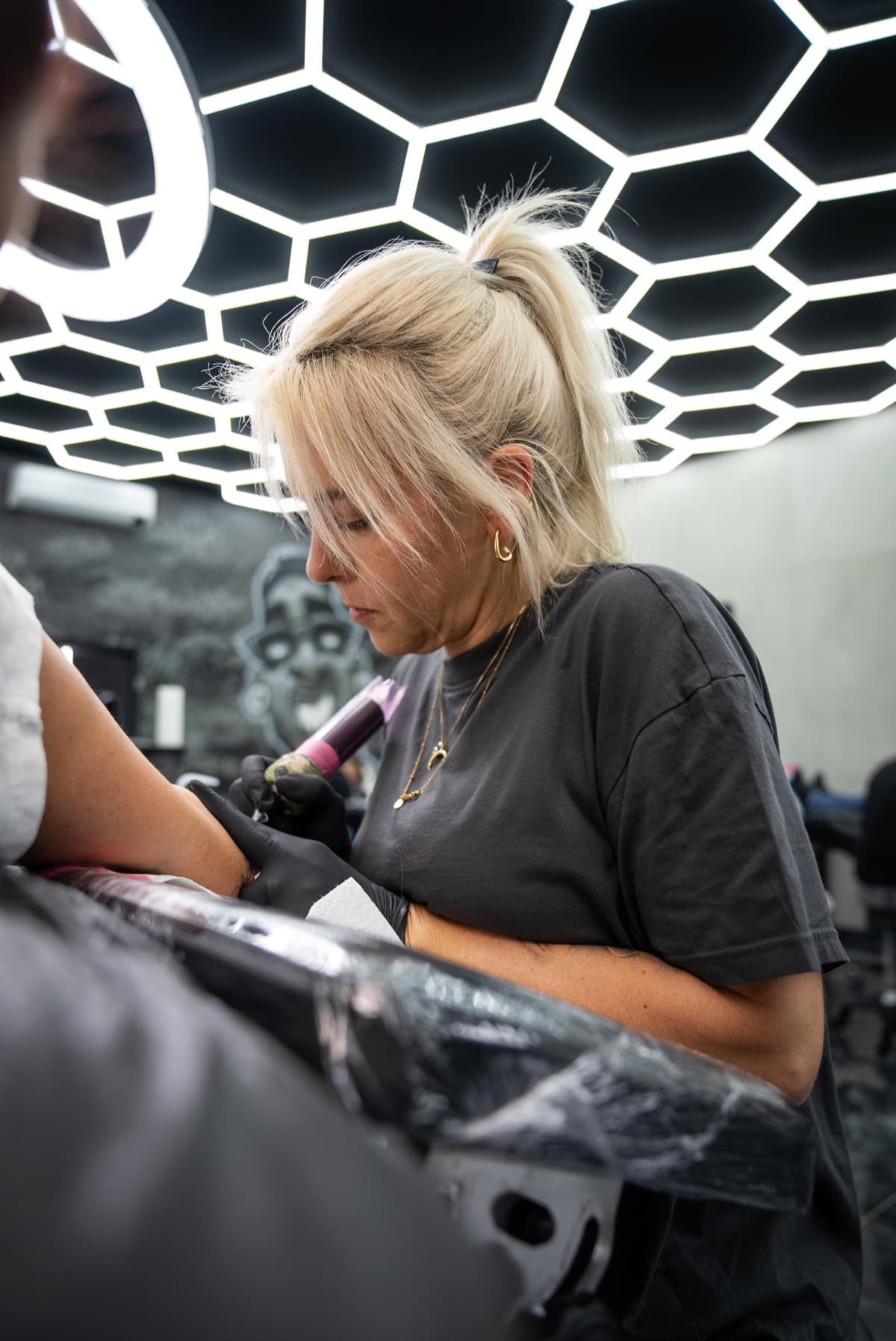 Stephie Gast — Schriften Tattoo und Lettering Künstlerin bei Electric07