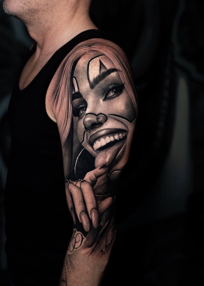 Chicano Clown Lady Portrait — B&G Realismus Oberarm von Vali